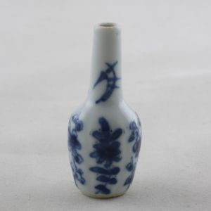Object 2011758, Miniature vase, China.