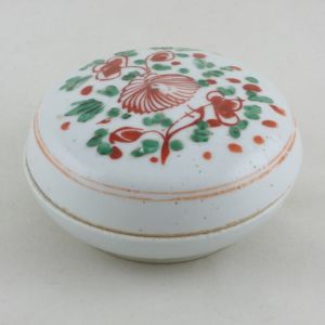 Object 2012484, Covered box, China.