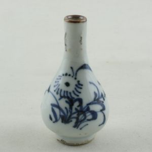 Object 2010666, Min. doll's house vase, China.