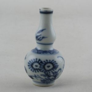 SOLD Object 2010694, Miniature vase, China.