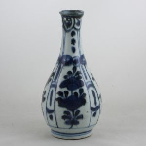 Object 2012560, Small bottle, China.