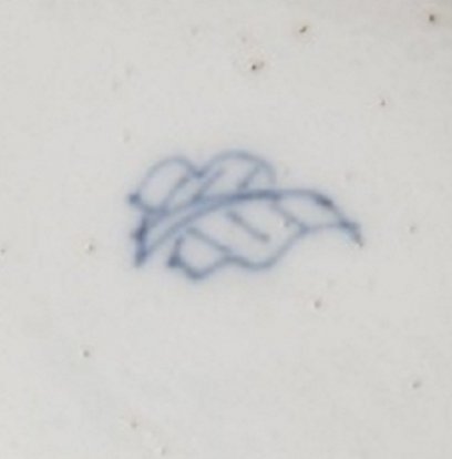 2010150 Symbol mark, Artemisia leaf, underglaze blue.