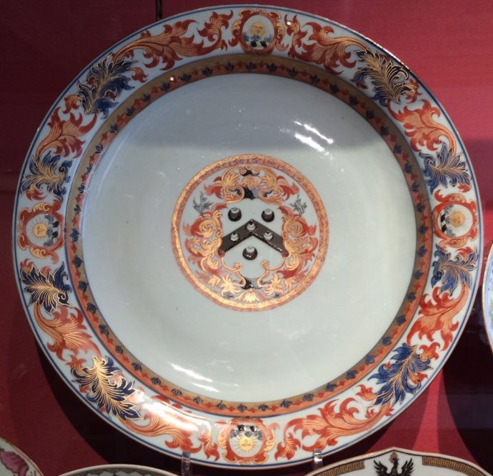 Keramiekmuseum Pricessehof Leeuwarden Chinese Imari Armorial dish Walker hertfordshire c 1712