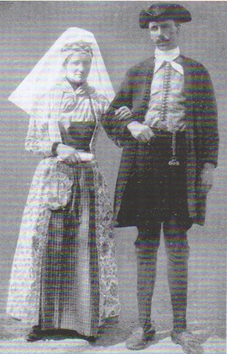 Bridal couple in Hindeloopen costume, taken from Th. Melkenboer, De Nederlandse Nationale Klederdrachten, Amsterdam 2017, plate 63.